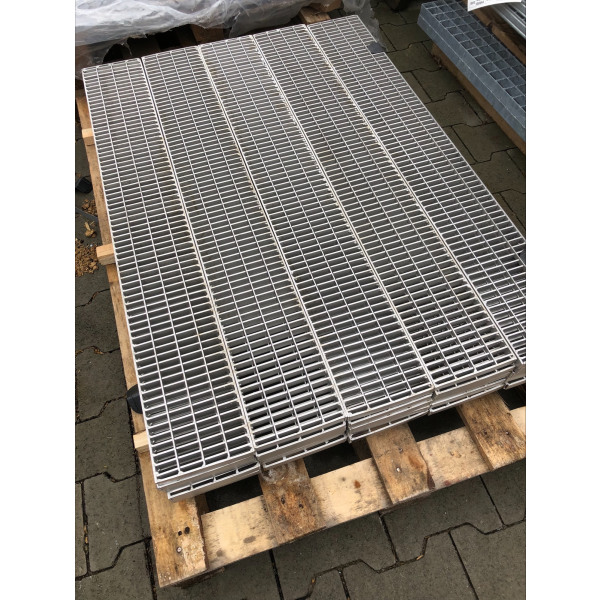 Outlet Rinnenrost / 140 x 1000 mm / TS 20x3 mm / MW 9x31 mm / V2A
